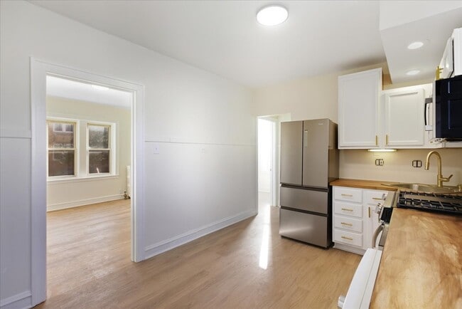 Photo - 3214 N Linder Ave Unidad 1