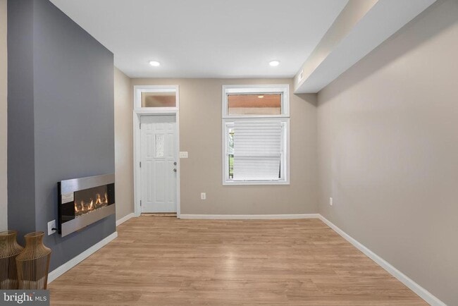 Building Photo - 945 Ashburton St