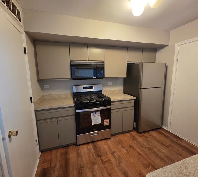 Photo - 407 Trenton Ct