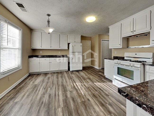 2912 Canopy Cir