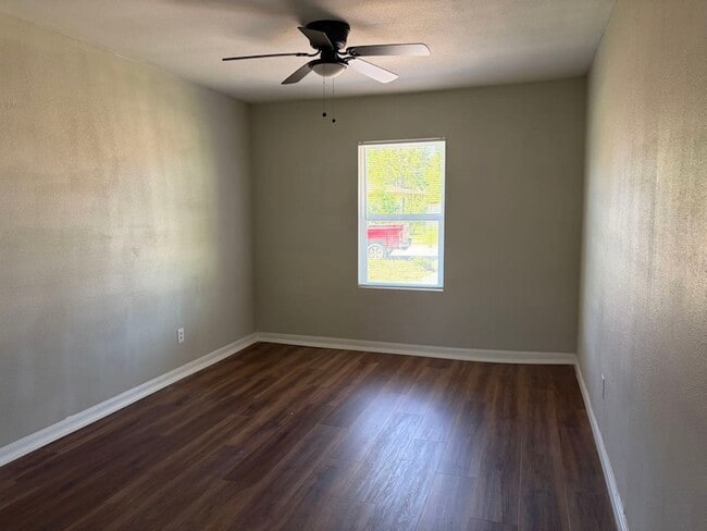 Photo - 5782 Belcrest St