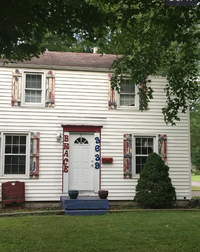 Photo - Cozy 3-Bedroom Home with Full Basement & Classic Charm