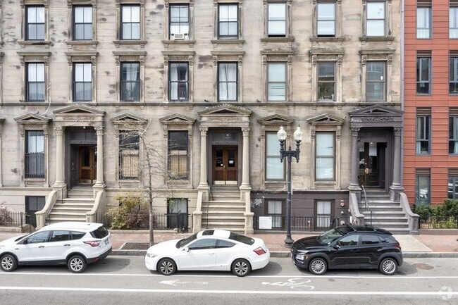 Building Photo - 701 Massachusetts Ave Unit 7 Rental