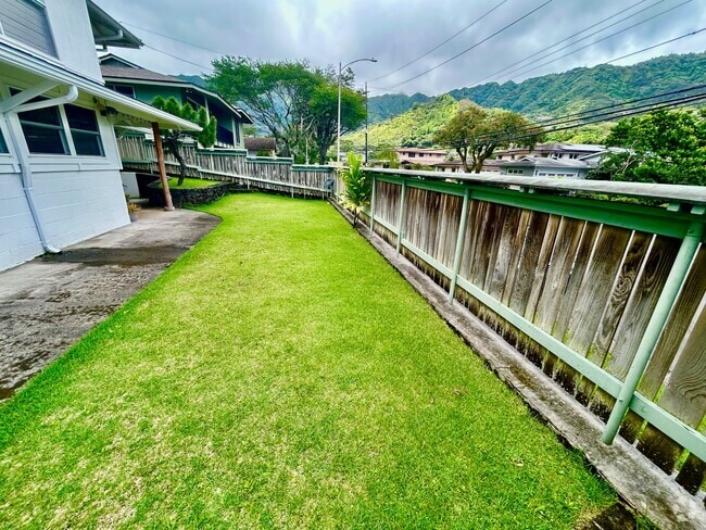 Building Photo - 3386 Manoa Rd Rental