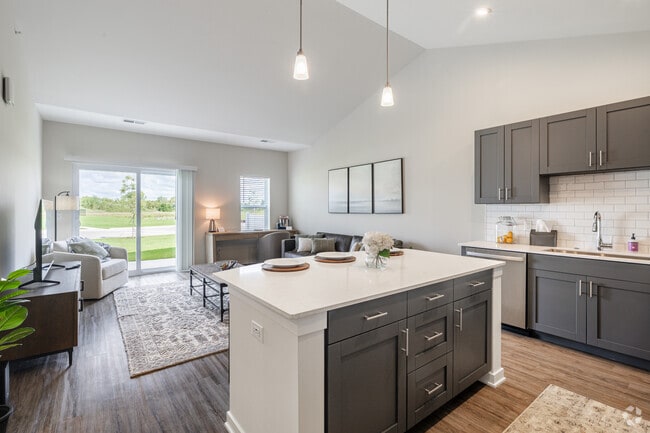 1BR, 1BA - 914SF - Kitchen - Savannah at Pike Creek