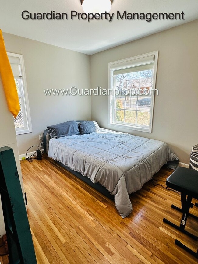Photo - St Louis Park Single Family Home, 2 Car Garage, Fenced Yard, Gas Fireplace, Dishwasher