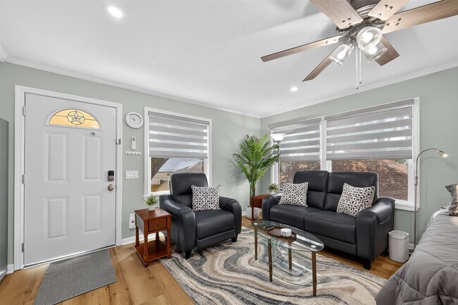 Photo - 407 Fairbanks St