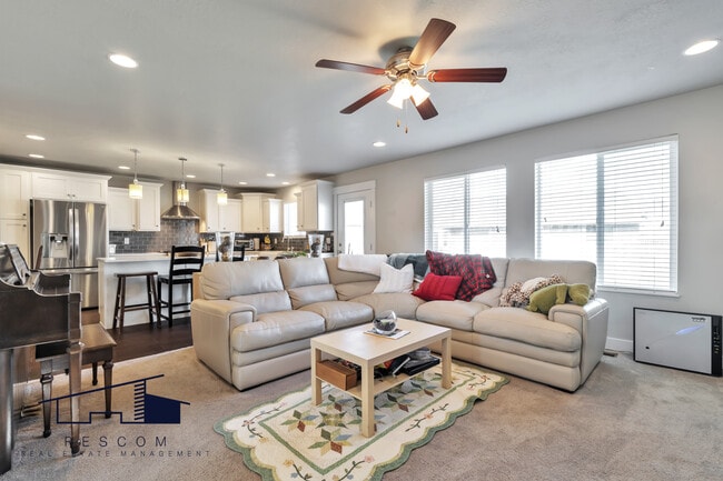 Photo - 1439 Dunbar Ln