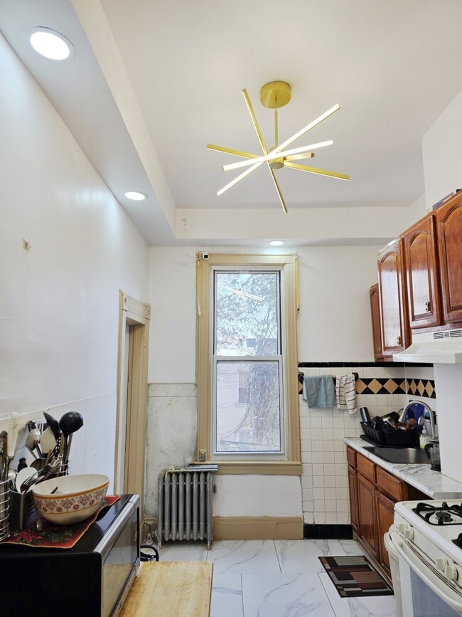 Photo - 70 Weirfield St