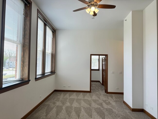Photo - 730 N Seminary Ave Unit Apt 2A