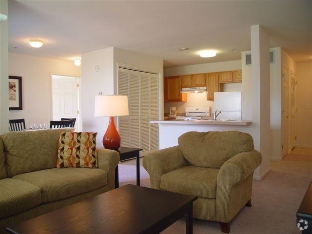 Spacious Living Area - The Club at Main Street