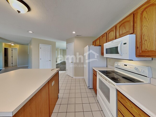 Photo - 529 Austrian Way