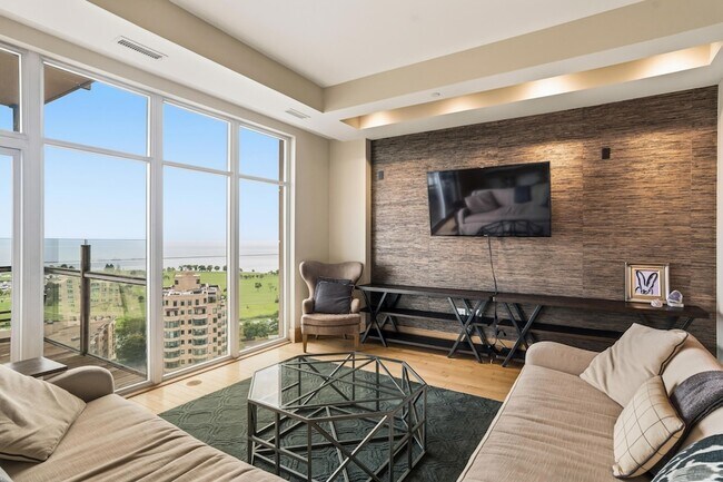Photo - 1313 N Franklin Pl