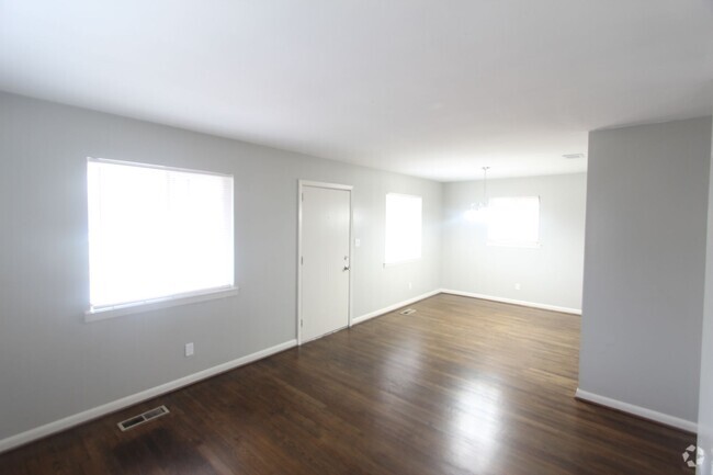 Building Photo - 4BR 1BA - Cute and Classic Charmer!! Rental