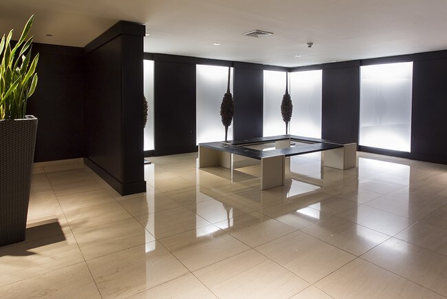 3rd Floor Lobby - 900-990 Biscayne Blvd