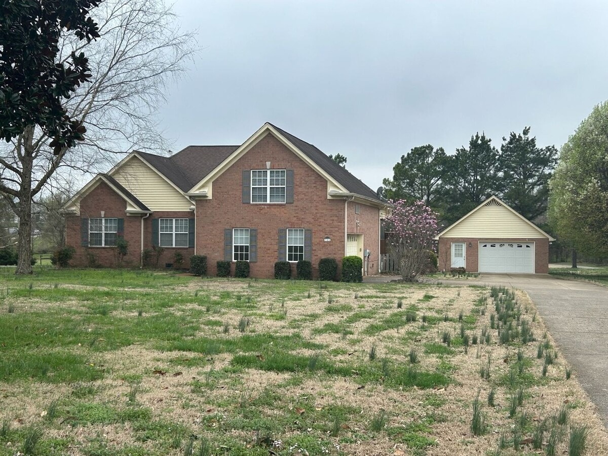 FOR LEASE- SINGLE FAMILY HOME MINUTES TO I-40 AND HWY 109! - FOR LEASE- SINGLE FAMILY HOME MINUTES TO I-40 AND HWY 109!