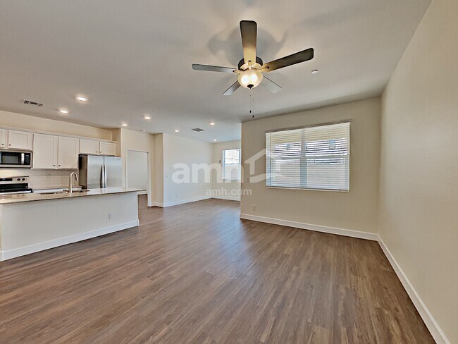 Photo - 5927 W Larkspur Dr