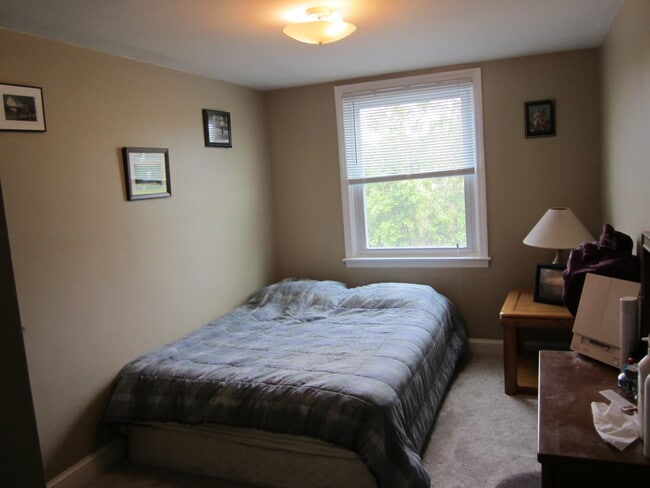 bedroom 2 - 559 Martin St