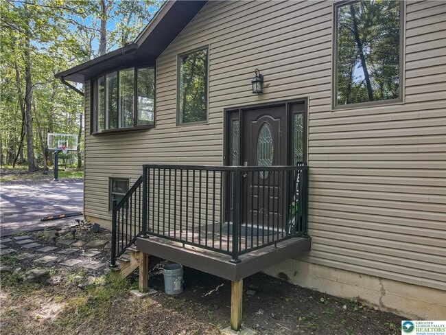 Photo - 115 White Oak Ct