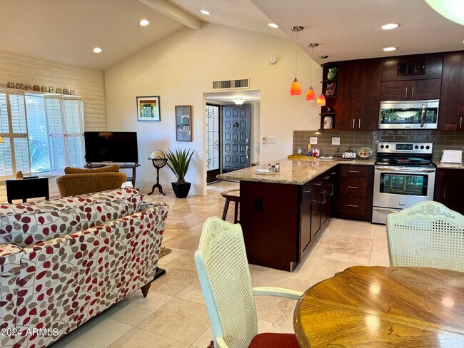 Photo - 4800 N 68th St