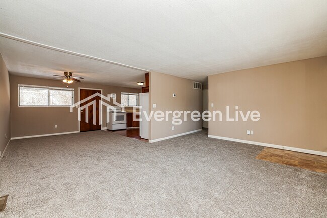 Photo - 4795 Rolling St