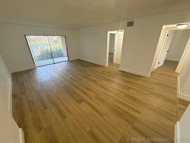 Building Photo - 5200 NW 31st Ave Unit 64