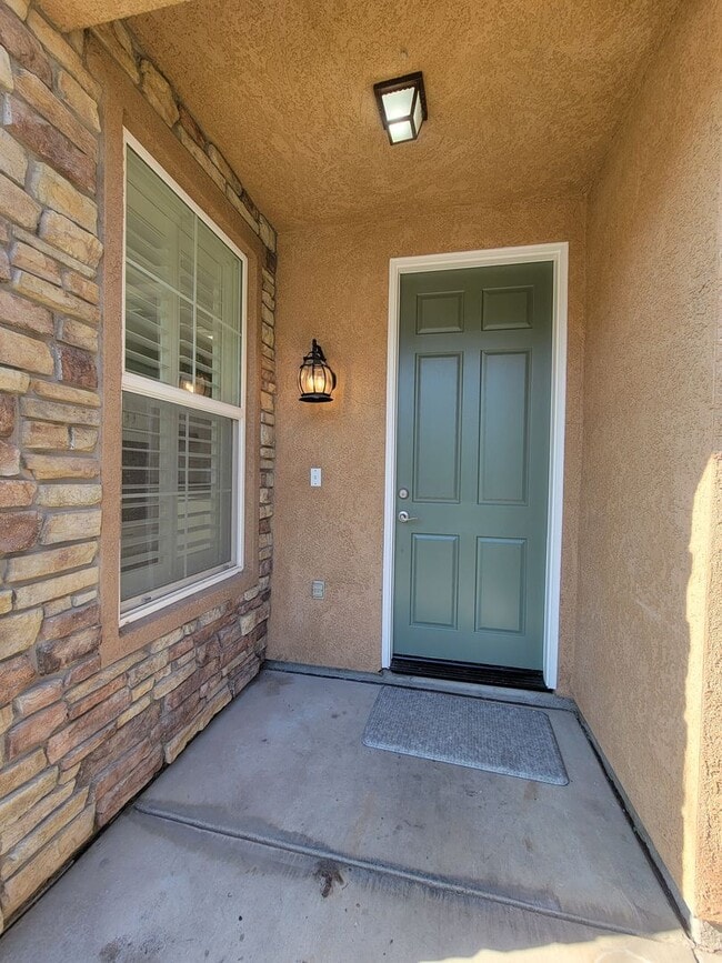 Photo - 3 bedroom 2.5 bathroom in desirable NW Visalia Bella Sera gated community!