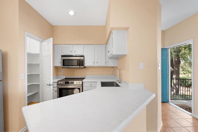 Photo - 2450 Wickersham Ln Unidad 109