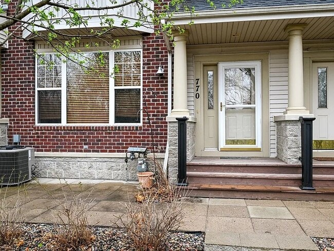 Photo - 770 Wisconsin Ave N