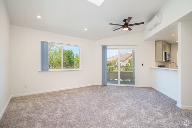 2BR, 2.5BA - 870SF - Diablo - Living Room
