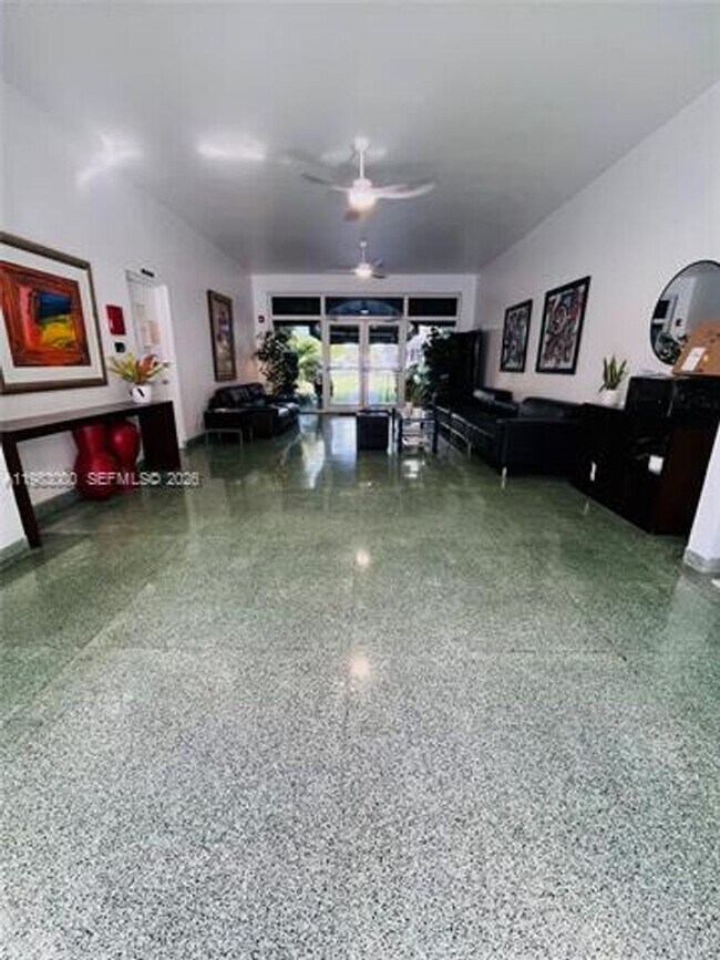 Photo - 10190 Collins Ave Unidad 10190 Collins Ave appt 106