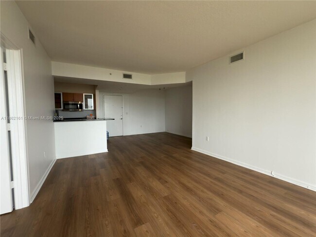 Photo - 2775 NE 187th St Unit 304