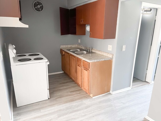 Photo - Stanley Manor Apartments