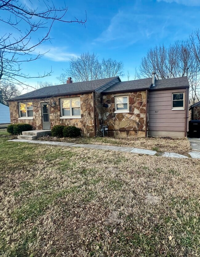 Building Photo - 307 W South St