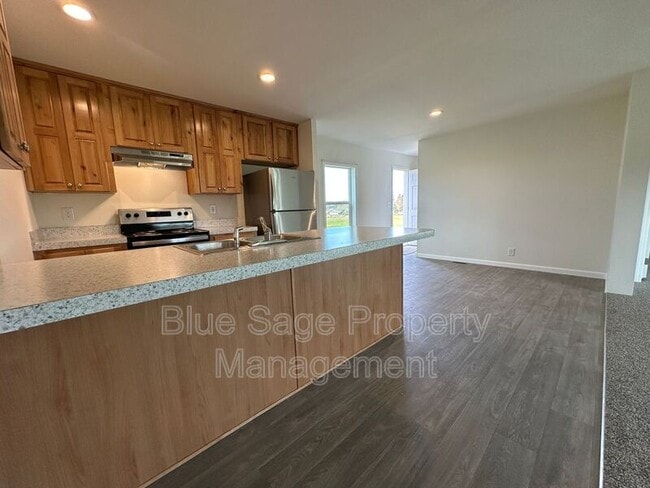 Photo - 504 Spencer Rd