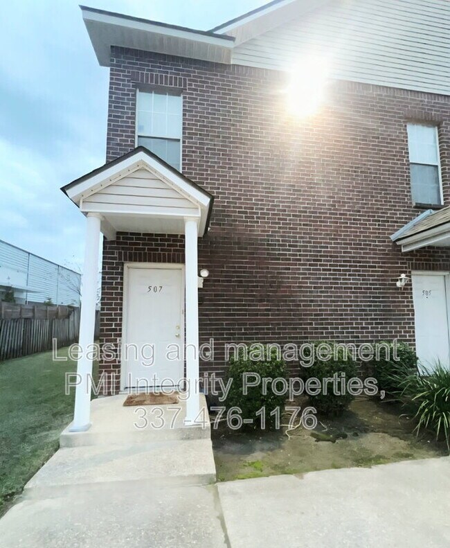 Building Photo - 4625 Burbank Dr Unit Apt 507