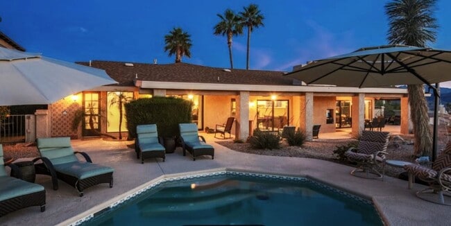 Building Photo - Golf Course Pool Home with 4 Bedrooms!