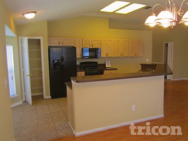 Photo - 325 Island View Cir