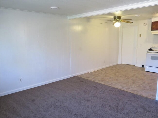 Photo - 2555 Lloyd Rd