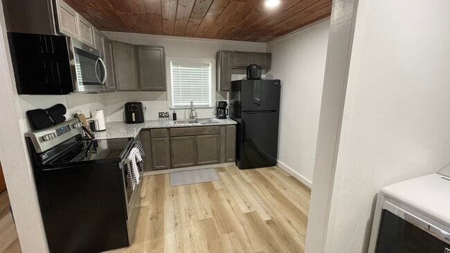 Photo - 1126 Seydler St