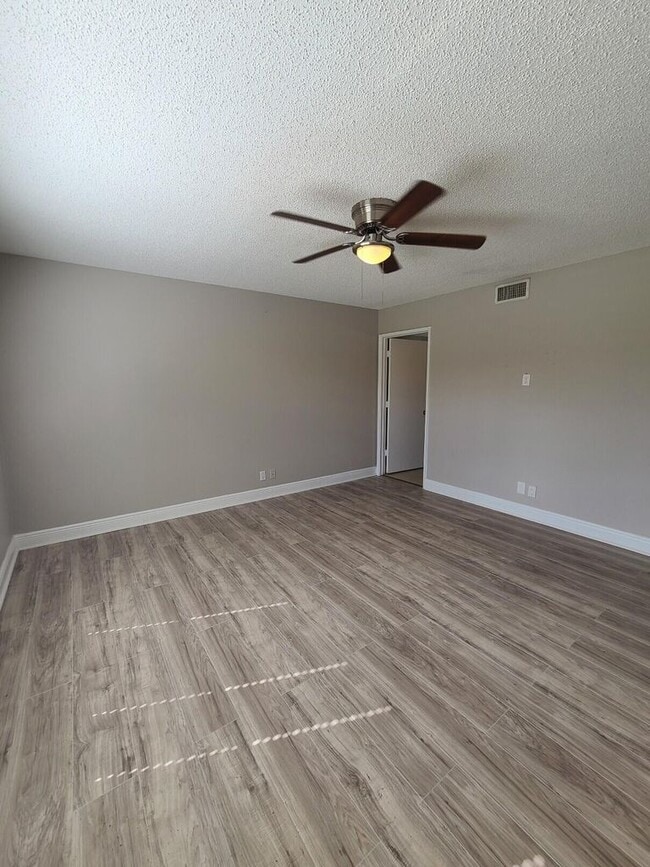 Photo - 1460 Windorah Way Unit C