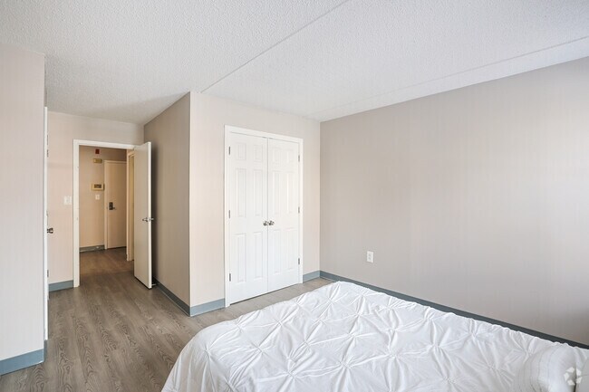 1BR, 1BA - 683SF - Bedroom