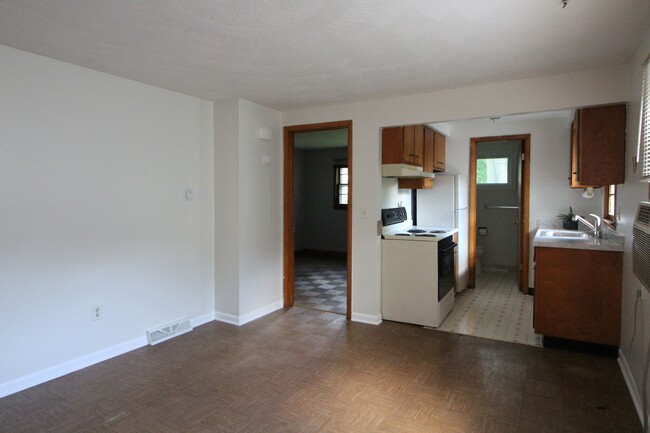 Photo - 403 Jewell Dr Unit Apt