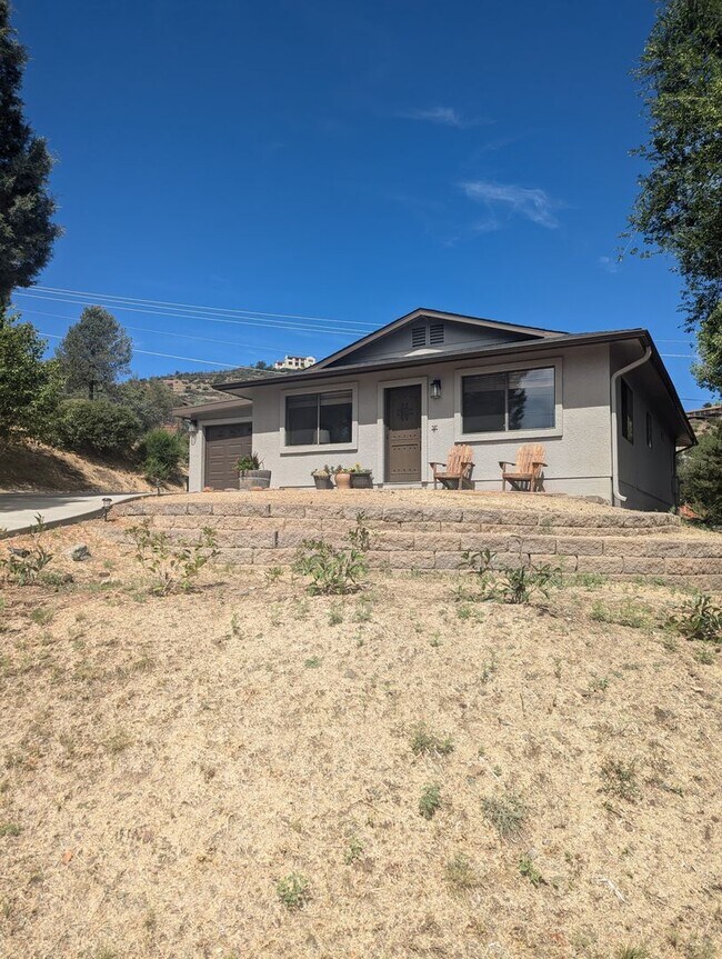 CHARMING 3 BEDROOM HOME IN DIAMOND VALLEY - CHARMING 3 BEDROOM HOME IN DIAMOND VALLEY