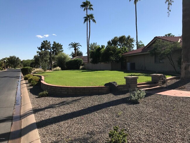 Photo - 185 E Cercado Ln