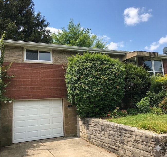 Photo - 215 Erhardt Dr