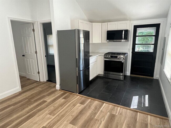 Photo - 210 E Lakewood St