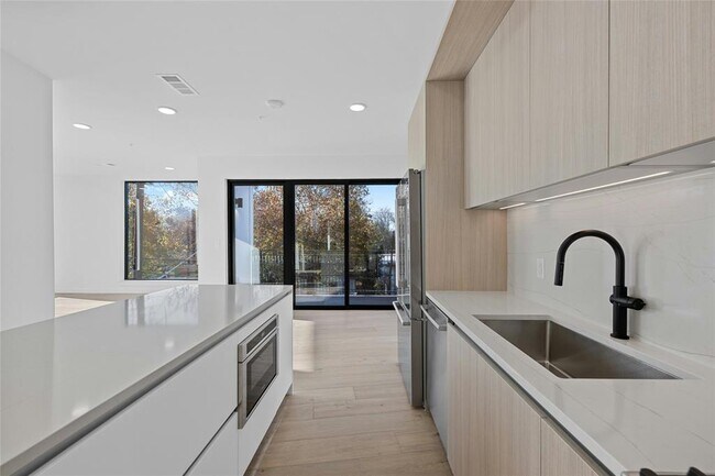 Photo - 2209 S 1st St Unit 321