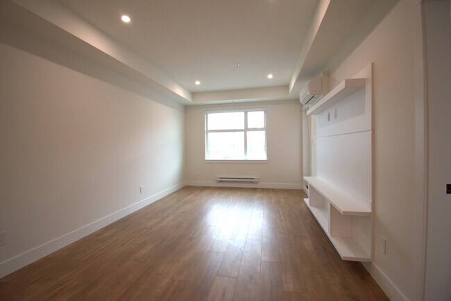 Photo - 185-175A 175a St