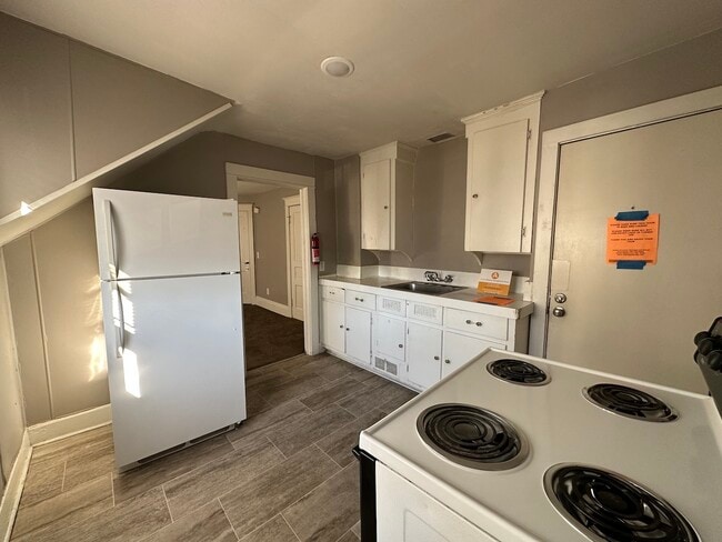 Photo - 1803 Portage St